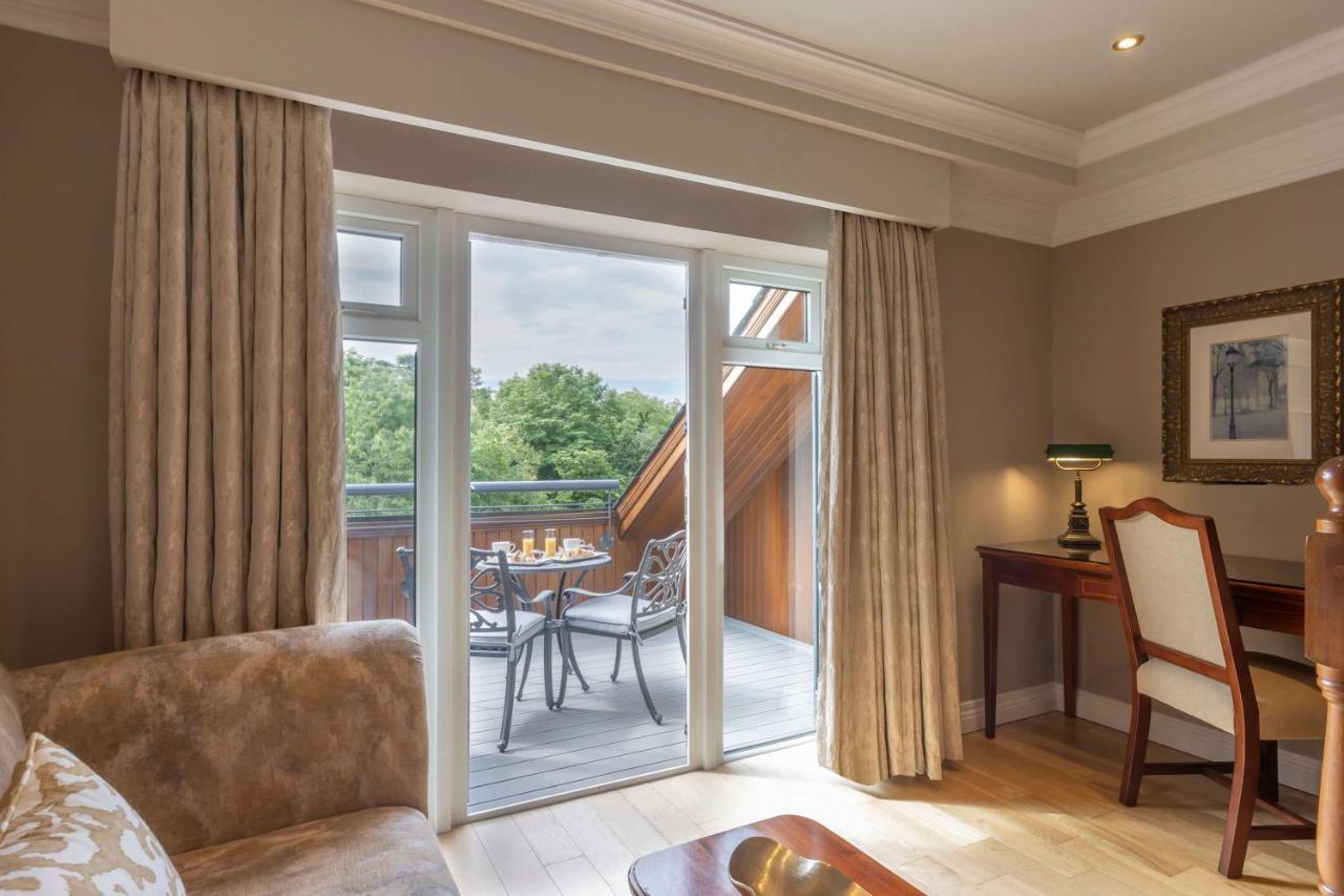 Court Yard 4*