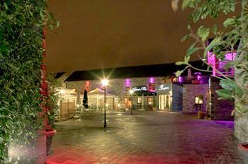 Court Yard 4*